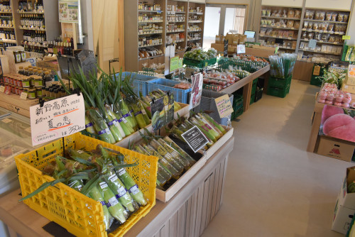 小坂田マルシェの野菜売り場の画像。
